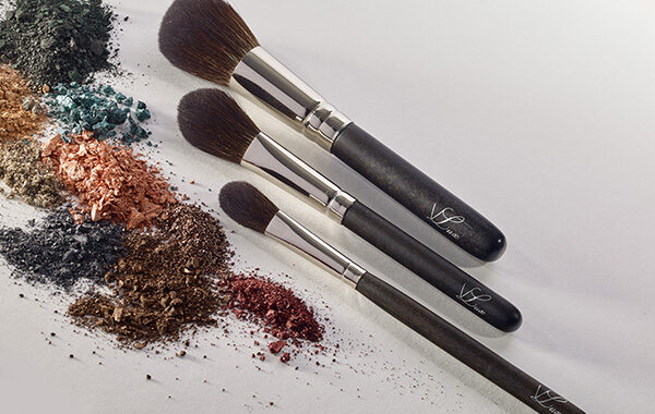 VLUX-BRUSH-SET-POWDERS-2